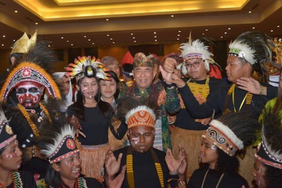 Menhan Berharap Banyak Generasi Muda Papua Kelak Jadi Pemimpin - JPNN.COM