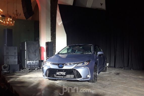 Toyota Corolla Altis Terbaru Diharapkan Sumbang Penjualan 70 Unit per Bulan - JPNN.COM