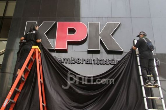 Sepertinya Jokowi Kurang Peka dan Tutup Mata soal Upaya Pelemahan KPK - JPNN.COM