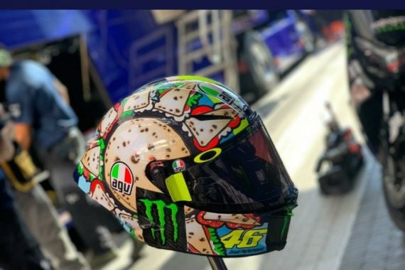 Jalankan Tradisi, Rossi Pakai Helm dengan Livery Spesial di MotoGP San Marino - JPNN.COM