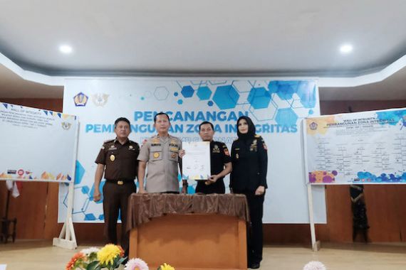 Bea Cukai Ternate Canangkan Zona Integritas Menuju Wilayah Bebas Korupsi - JPNN.COM