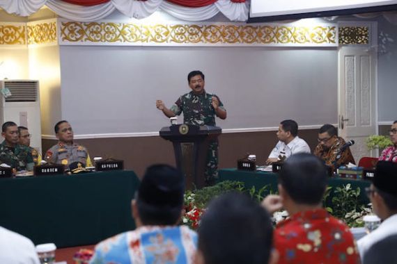 Pimpin Rakor Penanggulangan dan Pencegahan Karhutla di Riau, Begini Pesan Panglima TNI - JPNN.COM