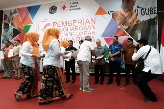 PMI Jakarta Beri Penghargaan kepada 400 Donor Darah - JPNN.COM