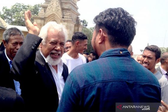 Puluhan Mahasiswa Timor Leste Berziarah ke Makam BJ Habibie, Ini Cerita Mereka - JPNN.COM