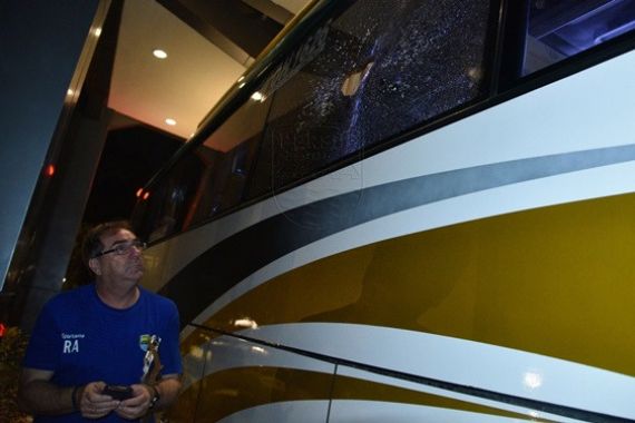 Bus Persib Diserang: Pelipis Febri Hariyadi Berdarah, Kepala Omid Nazari Sobek - JPNN.COM