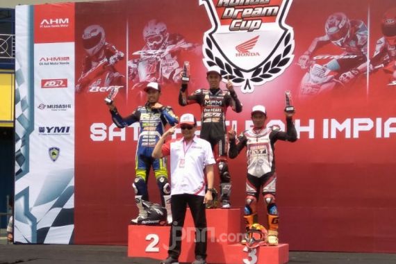 Tommy Salim Kuasai Kelas Supermoto Seri ke-2 HDC Malang - JPNN.COM