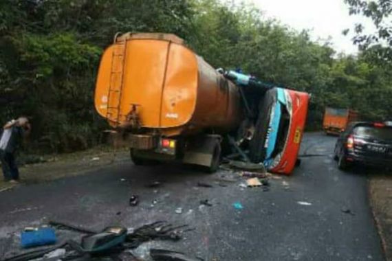 Kecelakaan Maut Bus Rosalia Indah vs Truk Tangki CPO, 13 Orang Tewas - JPNN.COM