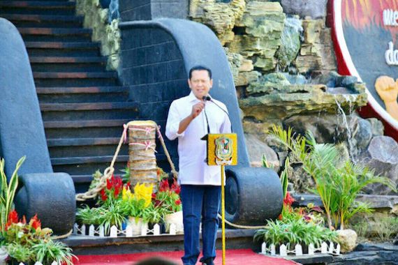 Bamsoet Resmikan Monumen Guru Indonesia di Banjarnegara - JPNN.COM