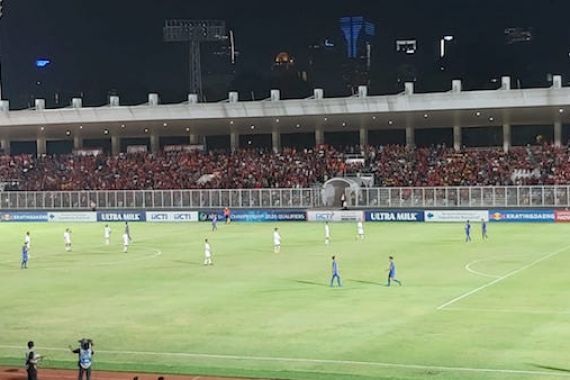 Indonesia vs Filipina: Suporter Membeludak di Stadion Madya, Semoga Aman Terkendali - JPNN.COM