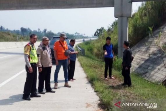 Terungkap Identitas Mayat Bersimbah Darah di Jalan Tol Bocimi - JPNN.COM