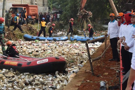 Iriana Jokowi: Kalau Sungai Cipakancilan Sudah Bersih Bisa untuk Selfie - JPNN.COM