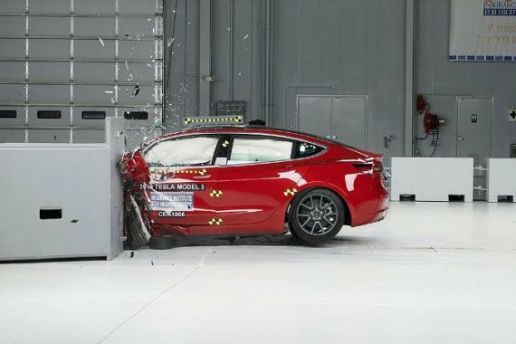 Tesla Model 3 Jadi Mobil Listrik ke-2 Diganjar Top Safety Pick Award - JPNN.COM