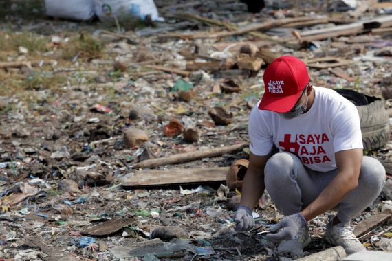 Mengintip Aksi Karyawan Sampoerna Jadi Relawan Bersih-Bersih Kota pada World Clean Up Day 2019 - JPNN.COM