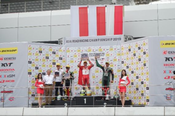 Race 2 Seri ke-6 ARRC 2019 Malaysia: Podium Diselimuti Bendera Merah Putih - JPNN.COM