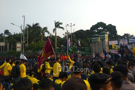 Jumlah Massa Penolak RKUHP Vs Pendukung Revisi UU KPK, Jauh Banget.... - JPNN.COM