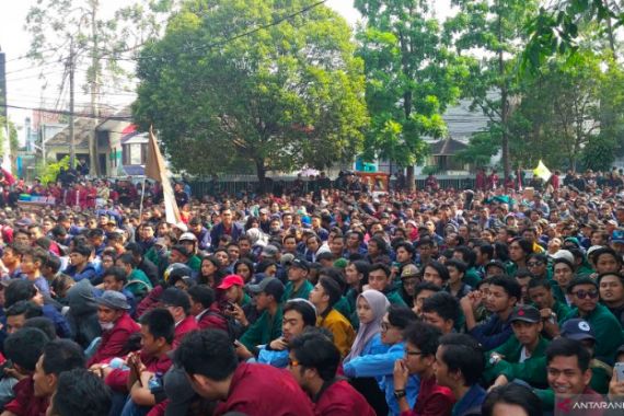 Ridwan Kamil Prihatin Demo Mahasiswa Ricuh - JPNN.COM