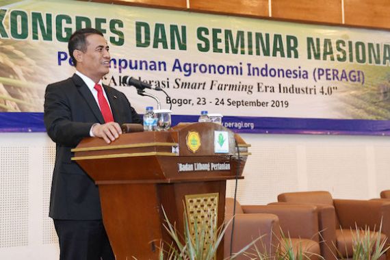 Menteri Amran Paparkan Kinerja Pertanian di Kongres Ahli Agronomi - JPNN.COM