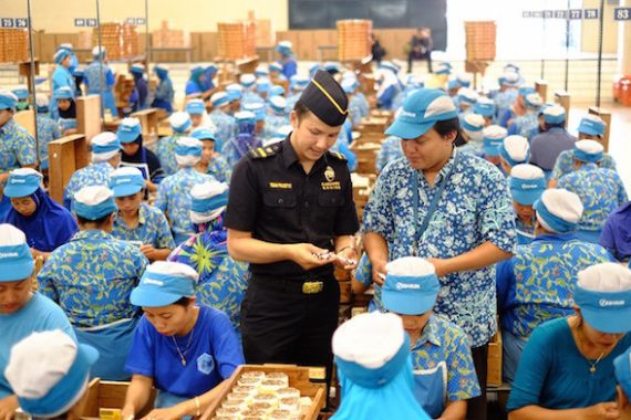 Bea Cukai Bali Nusra Gelar Operasi Gempur Rokok Ilegal, Nih Hasilnya - JPNN.COM