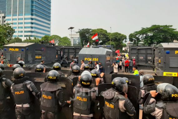  20.500 Personel Gabungan Kawal Aksi Demo di DPR - JPNN.COM