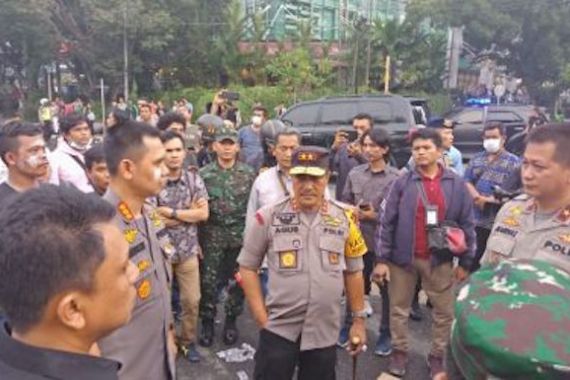 Video Polisi Memukuli Mahasiswa di Gedung DPRD Sumut, nih Penjelasan Kapolda - JPNN.COM