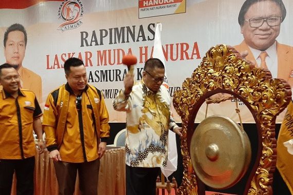 OSO: Hanura Konsisten Mendukung Pak Jokowi sampai 2024 - JPNN.COM