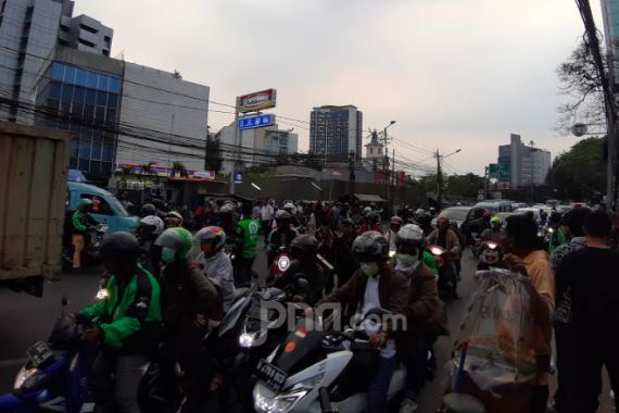 Demo Pelajar STM Ricuh: Hindari Jalan Gatot Subroto - Slipi dan Sekitarnya! - JPNN.COM