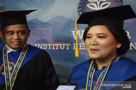 Selamat! Kahiyang Ayu Lulus S-2 di IPB University dengan Predikat Cum Laude - JPNN.COM