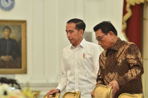 Saran Refly Harun, Presiden Jokowi Jangan Langsung Mencopot Jabatan Moeldoko - JPNN.COM