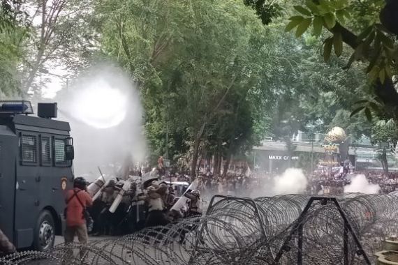 Poldasu Tetapkan 40 Tersangka Kerusuhan Demo Mahasiswa di DPRD Sumut - JPNN.COM