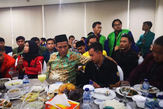 Mentan Amran Santap Siang Bersama Perwakilan BEM Pertanian Seluruh Indonesia - JPNN.COM