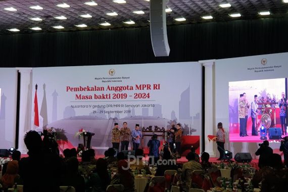 Ketua MPR: Boleh Beda, Tapi Kita Tetap Bersama Dalam Naungan Indonesia - JPNN.COM