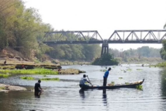 Sungai Bengawan Solo Tercemar Limbah Kimia Berbahaya - JPNN.COM