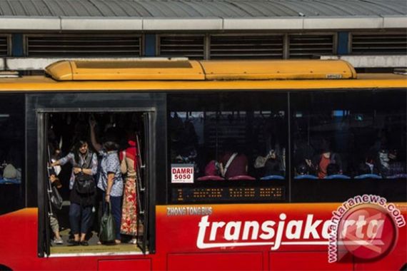 Jalan Patung Kuda Ditutup, Transjakarta Alihkan Rute Perjalanan Sekitar Monas - JPNN.COM