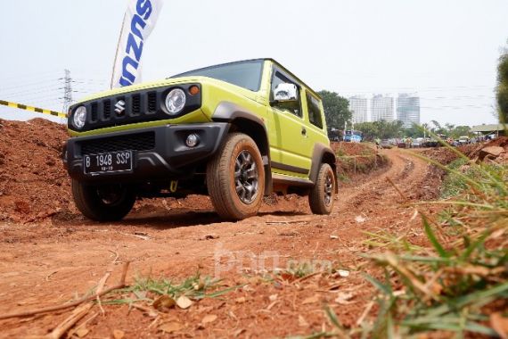 Suzuki Jimny 5 Pintu Siap Meluncur Tahun depan, Nih Kisaran Harganya - JPNN.COM