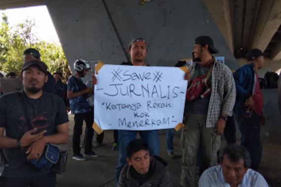 Tiga Jurnalis Korban Kekerasan Saat Demo Mahasiswa Diperiksa Propam - JPNN.COM