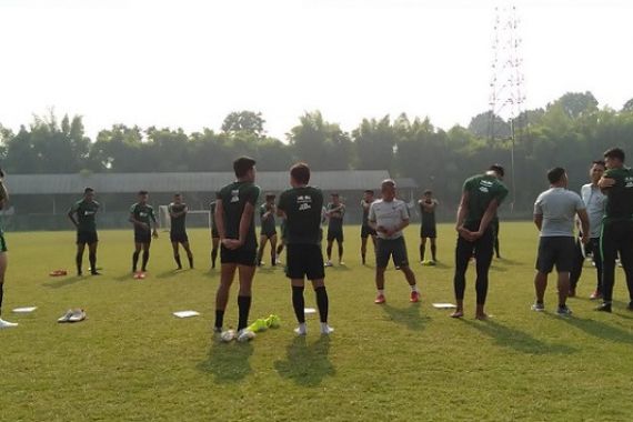 Indra Sjafri Genjot Fisik dan Taktik di Latihan Perdana Timnas Indonesia U-23 - JPNN.COM