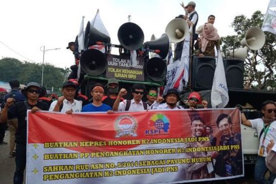 Duh, Sedikit Banget Massa Honorer K2 di Demo Buruh 2 Oktober - JPNN.COM