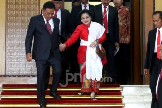 Hubungan Megawati dan Surya Paloh Retak? Hasto Bilang Ini Fenomena Politik Drama - JPNN.COM