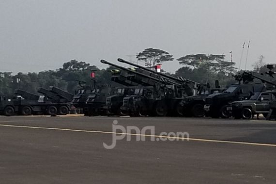 Alutsista Lengkap, Ribuan Pasukan TNI Berkumpul di Halim - JPNN.COM