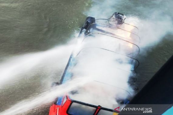 Speedboat Terbakar, Terdengar Suara Ledakan - JPNN.COM