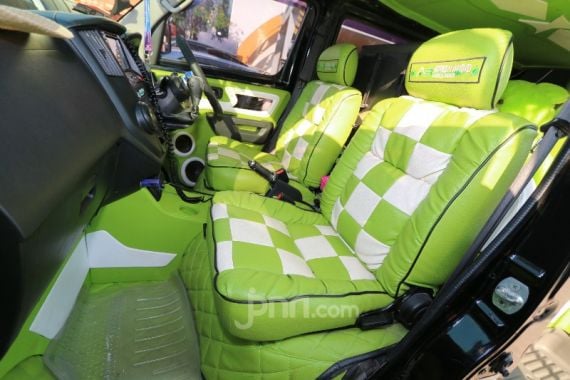 Modifikasi Daihatsu Grand Max: Warna Nyentrik dengan Motif Songket Bali - JPNN.COM