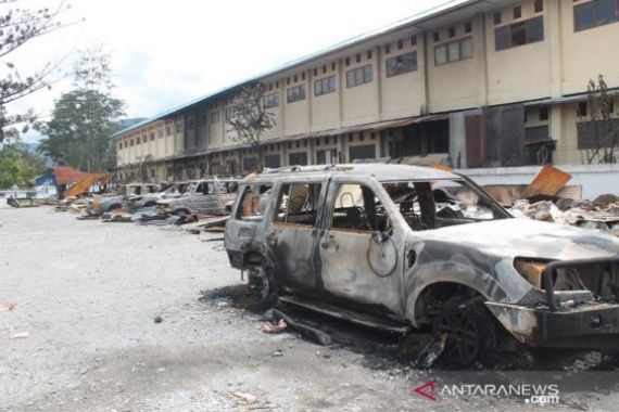Guru Honorer Cerita Detik-detik Kerusuhan di Wamena, Rukonya Ludes Dibakar Massa - JPNN.COM