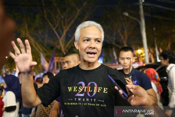 Gubernur Ganjar 'Sentil' Bupati Banjarnegara Soal Slip Gaji - JPNN.COM