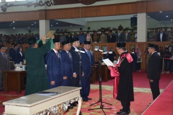 Ketua DPRD Jambi Apresasi Peran TNI dalam Memadamkan Karhutla - JPNN.COM