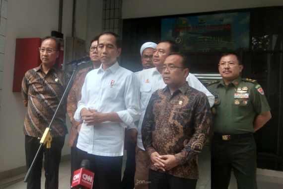 Cerita Jokowi Usai Terima Kabar Penusukan Wiranto - JPNN.COM