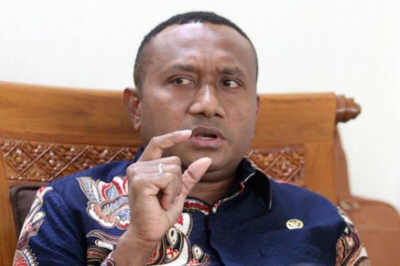 Yan Mandenas: Usut Tuntas Kasus Rasialis Warga Papua di Surabaya - JPNN.COM