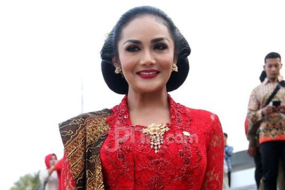 Rayakan Ulang Tahun ke-46 di Rumah, Krisdayanti Beberkan Kado Istimewanya - JPNN.COM