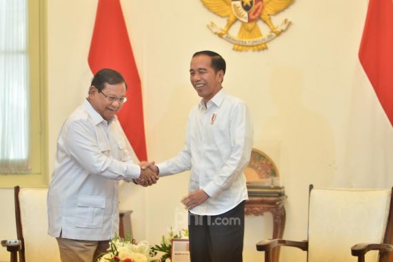 Bertemu di Istana, Jokowi - Prabowo Semringah - JPNN.COM