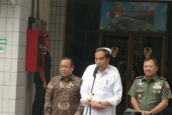 Wiranto Sampaikan Sesuatu yang Mengharukan ke Jokowi di RSPAD - JPNN.COM