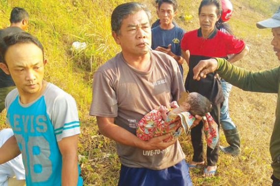 Bayi Tanpa Anus Dibuang Ibunya di Saluran Air Pinggir Jalan Tol Cisumdawu - JPNN.COM